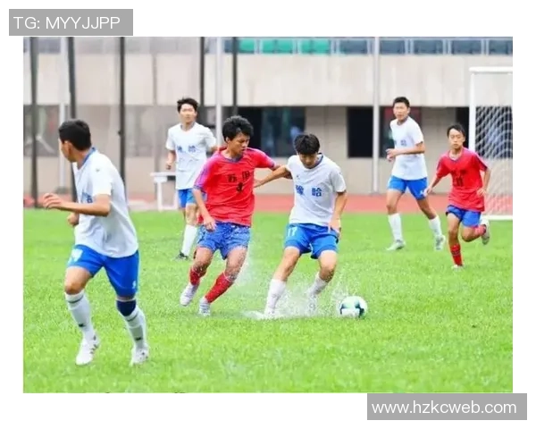 踢足球搭配技巧解析助你提升球技和团队默契的完美指南